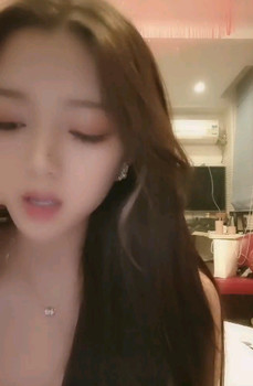 女神终于下海了，姬 05-09 小骚货一张极致精美的网红脸，骑在上面 蜜臀对着你摇呀摇