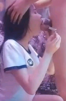歌厅探花陈先生KTV淫乱4P大战，唱唱歌摸摸奶子一人一个开操，镜头前蹲着深喉口交，翘起屁股后入猛操
