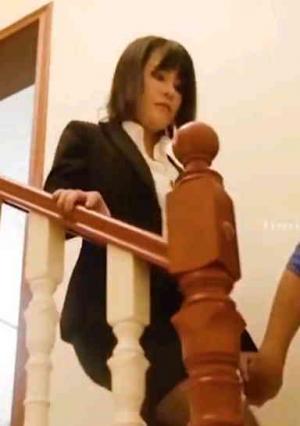 新作-风骚中介的特别销售 当着老婆的面爆插骚中介天美女神落落