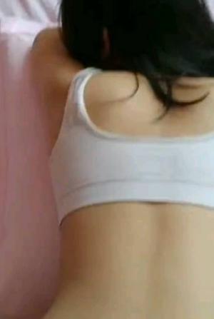 和小母狗的肛交。女：说不上来，感觉，感觉感觉好棒，啊啊啊啊~ 男：以后还要不要主人操屁眼，……