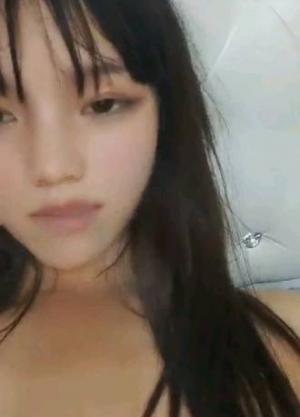 00后嫩妹夕夕❤️：你快射了，我也快高潮啦，你射啦？你内射了，你过分了呀，你射的真是恶心死了，流出来啦，烦死了你又射里面！