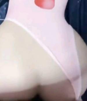 调教爆炸椰奶波霸美少女▌小巨▌死水库边挨肏边挑战K歌 究极蜜尻女上位嫩鲍榨汁
