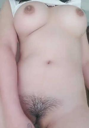 兔子姐姐最新道具喷水大秀~这个月最新的道具大秀~抖奶网袜诱惑精彩大秀~机不可失时不再来！