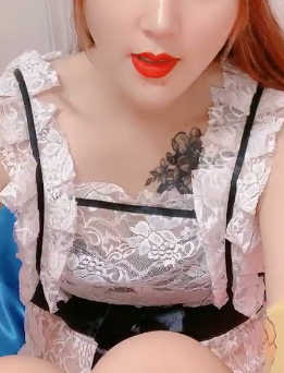 ❤️❤️女仆装网红女神！情趣椅子炮友下面舔逼！深喉吸吮大屌，怼着微毛肥穴抽插，骑乘位夹的很紧