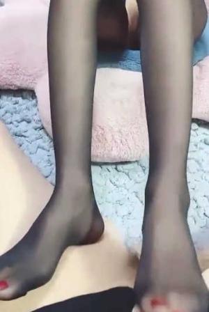 黑丝美眉上位全自动 就我们两人有什么好害羞的 哥哥 好大 小姐姐身材不错 大长腿