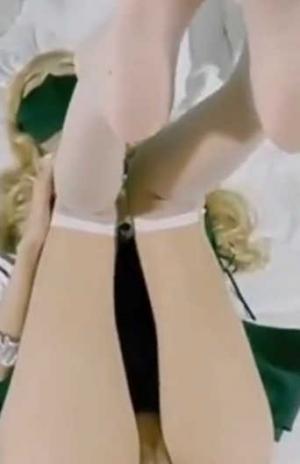 ❤️❤️白丝袜制服小萝莉吃鸡啪啪 高潮了还喊着要 被无套输出 骚叫不停 无毛小粉穴