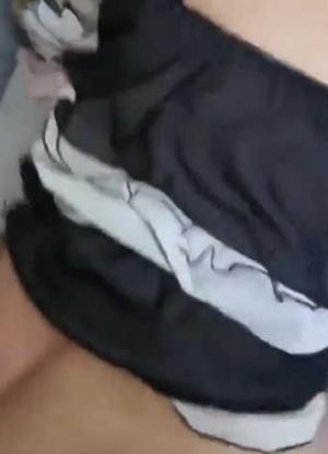 约操女仆装小网红 在直播间有人问我喜欢什么姿势 我说喜欢后入 用力 你干嘛老打我屁屁 后背纹身有特色 逼很紧 内射