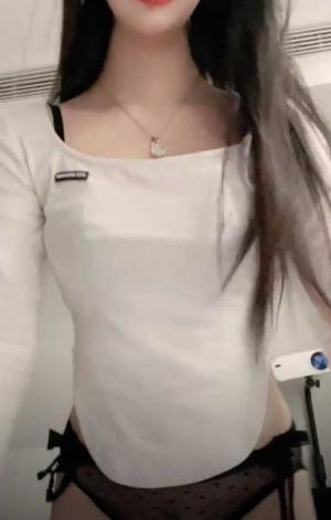 高挑模特女神，黑色比基尼，全裸大秀火辣身材，咪咪很粉嫩（分享本站就帮忙分享本站或本页面，感谢!）