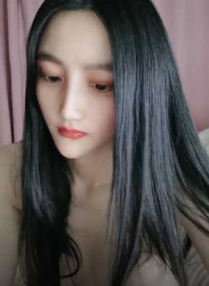 长发高颜值妹子，脱光光傲人身材，热舞搔首弄姿张开腿白虎干净穴撅起屁股十分诱人