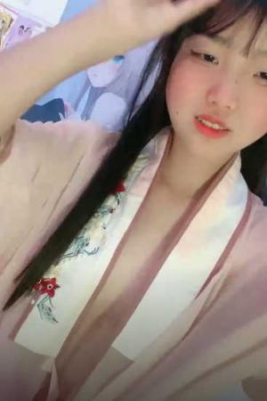 呦呵这妹妹好甜美，全程露脸，清纯颜值粉嫩逼逼掰开骚穴看