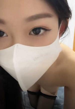 透视睡衣女神热舞！贫乳性感翘臀，对着镜头摇摆，黑丝袜张开双腿，多毛骚穴（分享本站就帮忙分享本站或本页面，感谢!）