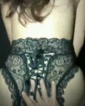 少妇上位打桩 啊啊啊 你趴着上下上下动 被这样的丰腴肥臀 啪啪打桩你能坚持多久