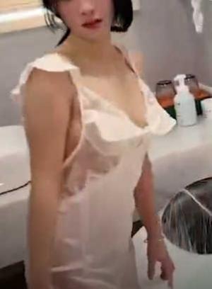 体验不一样的情趣 浴缸牛奶沐浴 身材一级棒的长腿美少女啪啪 操爽得哇哇叫