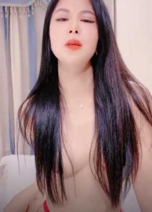 给力 推荐 极品尤物模特女神！性感美腿吊带丝袜！深喉插嘴足交，骑乘位打桩机，爆操大白屁股，第一视角后入