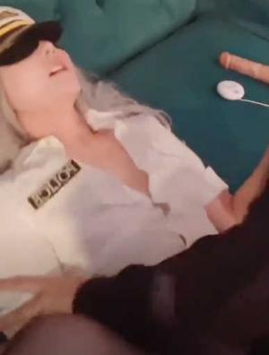 Vivian姐  极品女机长约炮女乘客 黑丝高跟制服诱惑 阳具在小穴里搅动抽插 深情后入顶宫撞击