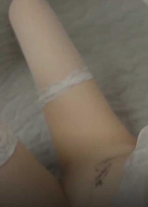 LY-022 貌美人妻勾引外卖小哥