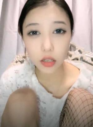 10小时合集 野外啪啪~【小尾巴】，最棒的户外车震~女主很漂亮，更刺激的性爱，骚货很容易被满足