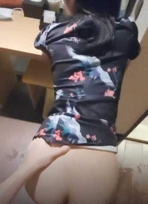 表妹出来和表哥约会，这瘦的有肉身材，极品，艹起来那个姿势都很舒服！