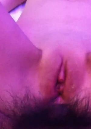 漂亮少妇 被无套爆菊花 小贫乳 无毛鲍鱼 表情很享受