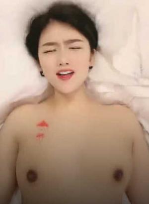 女神级漂亮妹子宾馆伺候小哥激情啪啪，温柔的舔弄大鸡巴，激情上位还要给小哥舔乳头好刺激，压在身下蹂躏