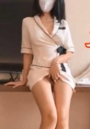 气质尤物美容spa养生馆的老板娘真的太骚了，老公满足不了就偷着跟客户出轨约炮 华伦天奴上班操逼两不误