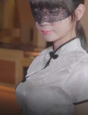 旗袍美眉 棒棒好好吃 若隱若現诱惑小哥哥今晚要大战三百回合 人小奶子超大 鲍鱼粉嫩