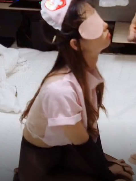 欲反差美少女 可爱粉色小护士，邻家乖乖清纯美少女全程被干到神志不清，在大鸡巴下变成淫荡的骚母狗