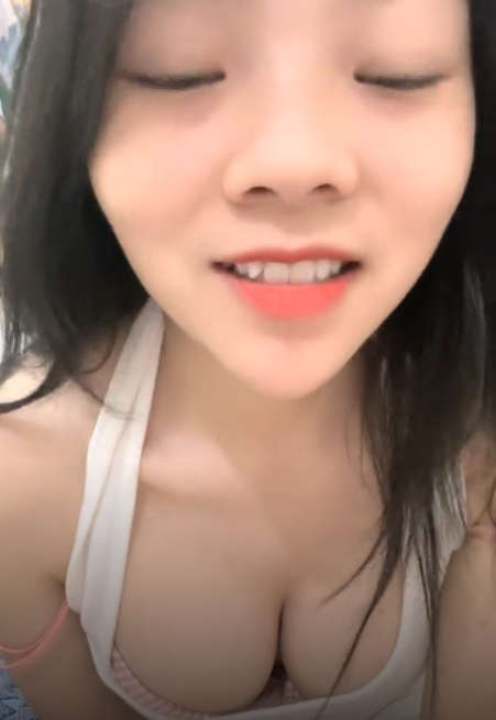 外表甜美小姐姐与老铁居家啪啪 穿着黑丝足交乳交吃鸡巴骑乘位干得直叫求饶