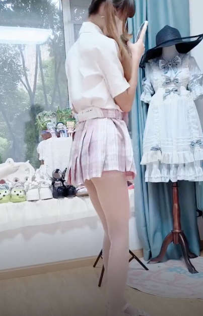 反差美少女 粉色JK小学妹 骨感美 叫起来还是个小夹子，外表纯洁可爱 私下超级反差，粉嫩小穴被爆肏