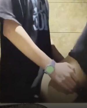 兄弟的骚女友吵架了来找我喝酒_没喝几瓶就主动勾引我了_在卫生间直接后入