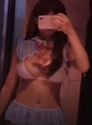 白丝小母狗学妹 被金主爸爸包养 粉嫩嫩白虎小穴无套内射，精液从小穴流出的样子简直不要太淫荡！