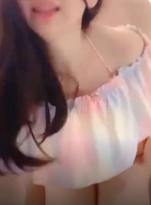 青春无敌粉嫩邻家小妹妹 乖乖清纯美少女 衣服还没脱完被后入一边打屁股一边辱骂用力操，清纯小仙女变成小母狗