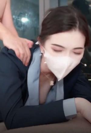 漂亮大奶御姐 小骚逼流水了 受不了快点进来 黑丝高跟OL制服 皮肤白皙身材丰满鲍鱼超粉 楼道口爆 被无套输出