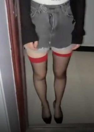 【我的母狗姐姐】让我姐穿红边黑丝来酒店，让我内射白虎骚逼，姐姐的小穴异常的紧致