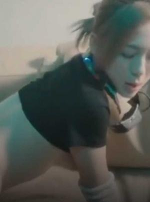 漂亮美眉 你这么喜欢用奇特的姿势做爱吗 身材娇小皮肤超白 被小哥多姿势猛怼白虎粉鲍鱼