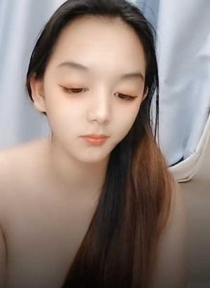 心怡宝宝全程露脸精彩诱惑，揉奶玩逼掰看特写