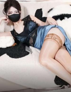 NANA 「同学的妈妈」饥渴少妇未能经受住肉棒的引诱