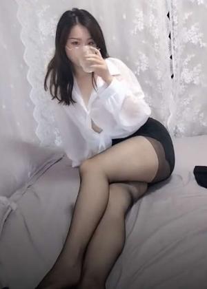 【骚朵儿】第五弹，顶级骚货反差女神，和榜一激情大战，口交吃鸡爆满骚穴3