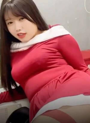 剧情 圣诞节后的补偿 公司到新货晚上加班在办公室操小舅妈