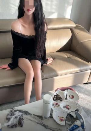 剧情 老婆不仅裸体给单男做饭吃还无套内射