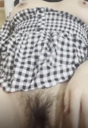剧情 和姐姐在租房的日子 姐姐在喝的微醺状态下居然和我做爱了 我的性福生活来了