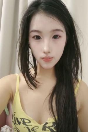 【九亿少男梦】第五弹，中年大叔的玩具，大长腿白虎嫩穴，口活干炮样样精通3V-2