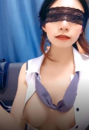 哺乳期的妮妮老师一个人的精彩直播，白丝情趣诱惑，双奶喷射奶水给狼友看，淫声荡语揉奶玩逼自慰呻吟