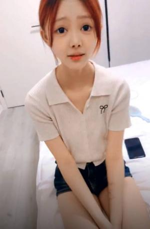 给力 美女集中营混乱的群P现场，4个极品妞被大哥们玩弄，全程露脸淫声荡语不断，无毛白虎逼口交大鸡巴激情大乱操