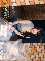 风间渚，一位早上倒垃圾的顽皮的不戴胸罩的邻居家庭主妇（052425_001）