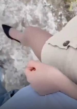 高速路边操小姨子给来往司机看 真刺激