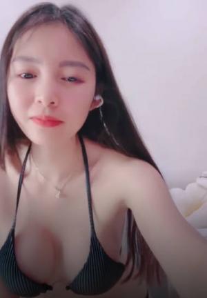 【小豆豆】逆天长腿~紧致曲线身材饱满粉嫩穴完美无死角 对屏跳蛋自慰喷水