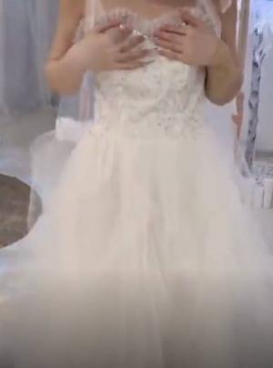 剧情 女儿穿着白色婚纱被绑起来肛交把女儿肛门插裂开了