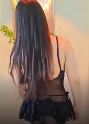 去美女同事家串门 准备好的性感情趣内衣穿上开操