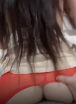 剧情 小姨子的秘密 小姨子丁字裤短裙安慰吵架的姐夫红丝袜激战后口爆颜射